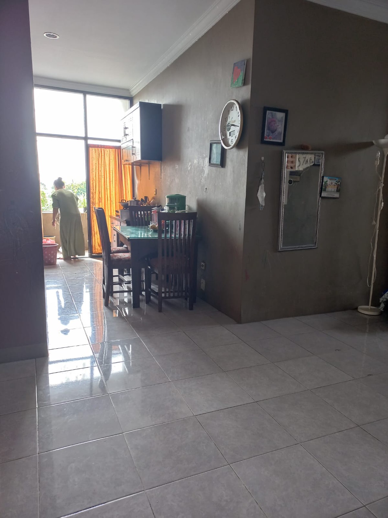 Rumah Strategis + Klinik di Jl. KH Fudholi, Karang Asih - Lokasi Ramai & Potensial Bisnis