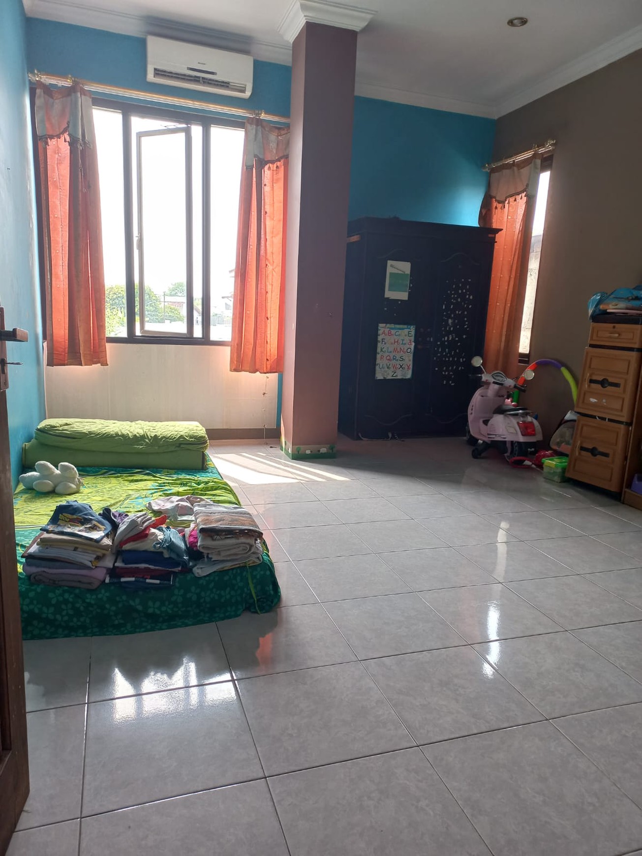 Rumah Strategis + Klinik di Jl. KH Fudholi, Karang Asih - Lokasi Ramai & Potensial Bisnis