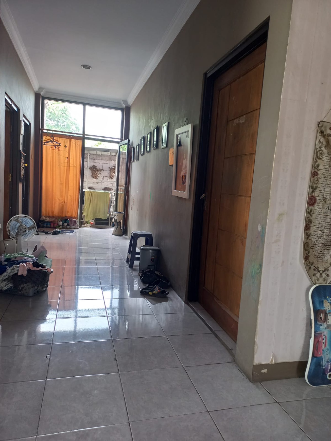 Rumah Strategis + Klinik di Jl. KH Fudholi, Karang Asih - Lokasi Ramai & Potensial Bisnis