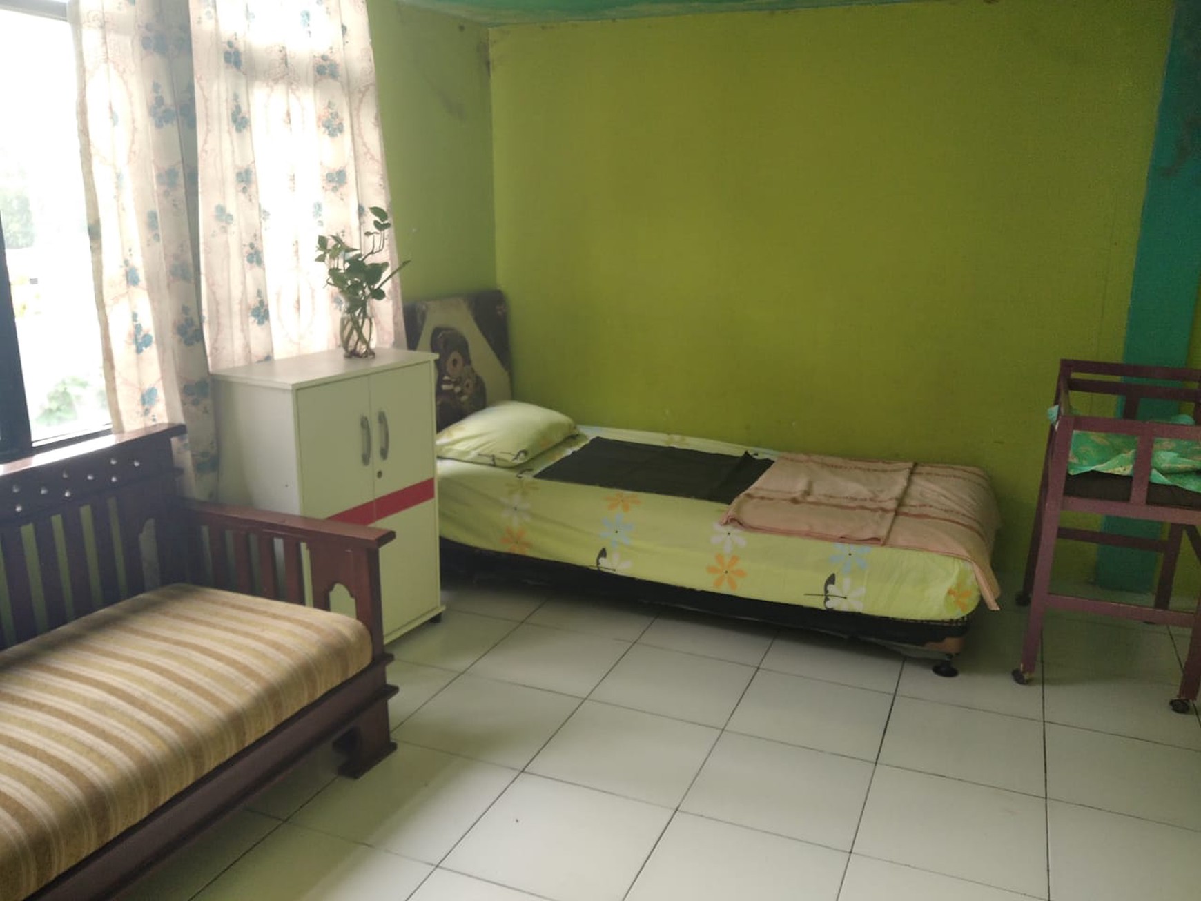 Rumah Strategis + Klinik di Jl. KH Fudholi, Karang Asih - Lokasi Ramai & Potensial Bisnis
