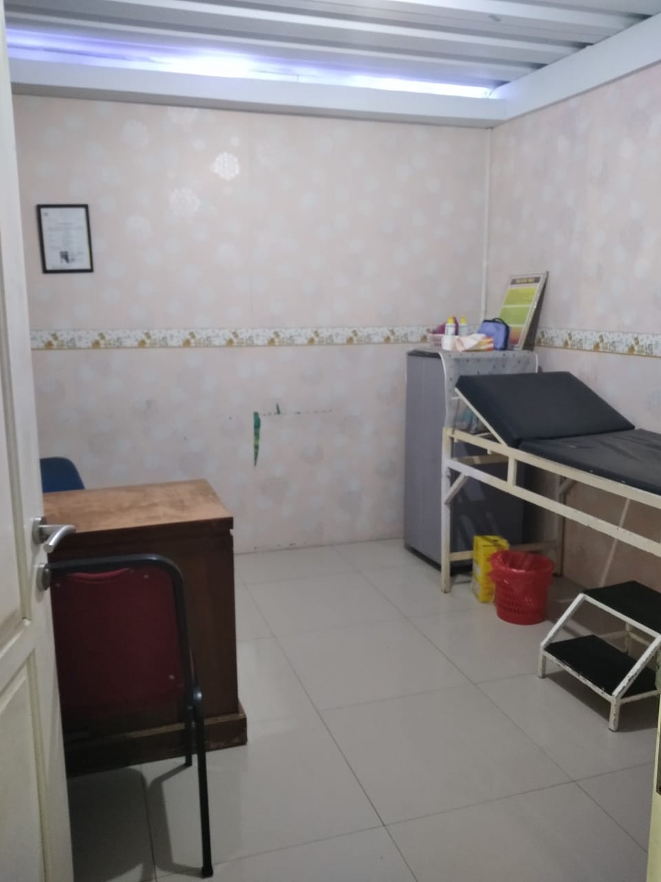 Rumah Strategis + Klinik di Jl. KH Fudholi, Karang Asih - Lokasi Ramai & Potensial Bisnis