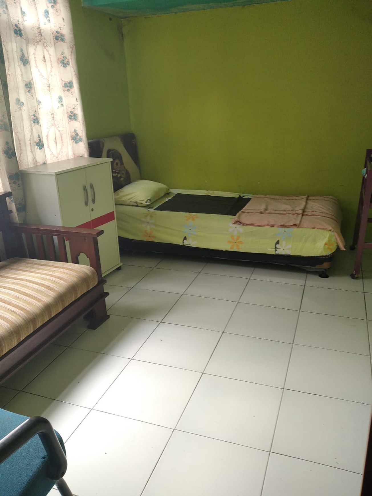 Rumah Strategis + Klinik di Jl. KH Fudholi, Karang Asih - Lokasi Ramai & Potensial Bisnis