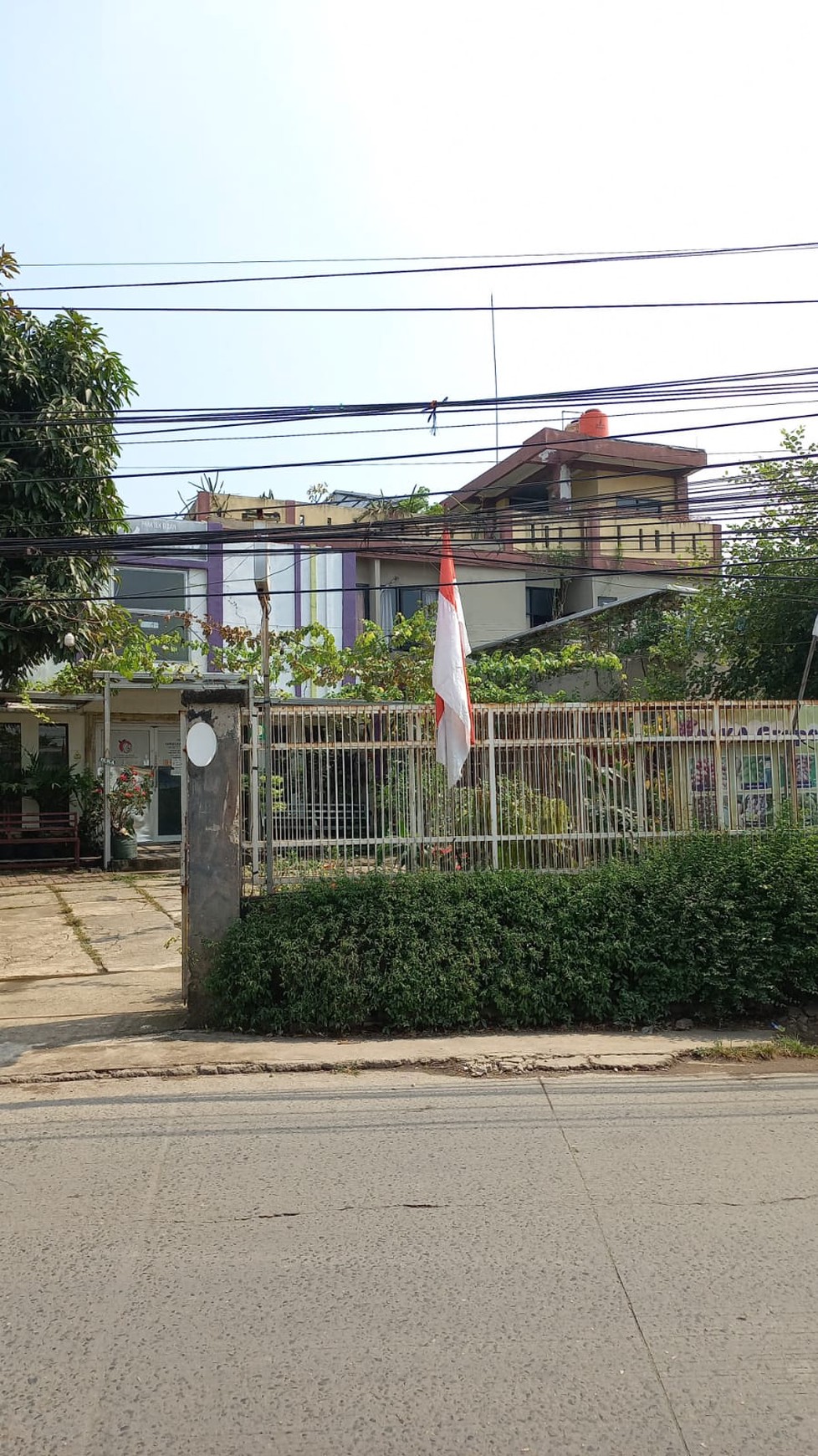 Rumah Strategis + Klinik di Jl. KH Fudholi, Karang Asih - Lokasi Ramai & Potensial Bisnis