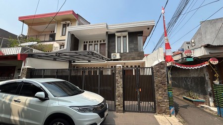 Rumah 2 Lantai Disewakan di Cikoko Timur Pancoran