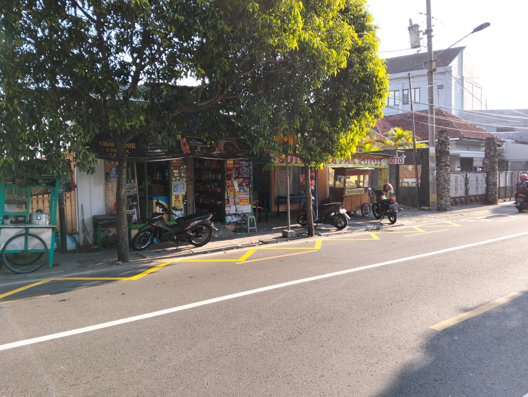 Tanah 1660 Meter Persegi Lokasi Strategis Cocok Untuk Usaha karangwaru, Tegalrejo, Yogyakarta