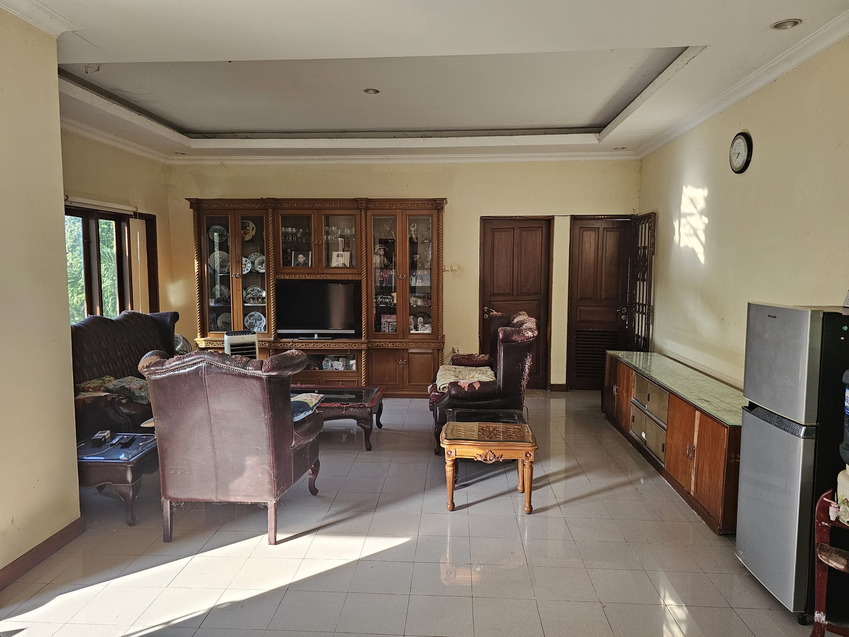 Rumah Hook Depan Taman di Komplek Eksklusif - Fasilitas Lengkap & Lokasi Strategis