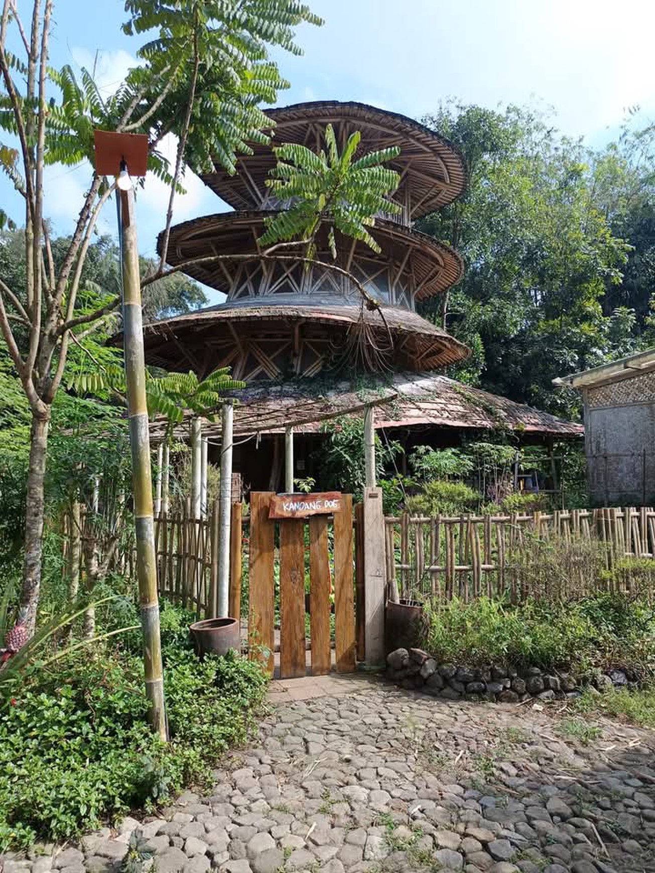 Miliki Villa Asri Dengan Gaya Unik Diarea Lokasi Wisata Pakem Sleman