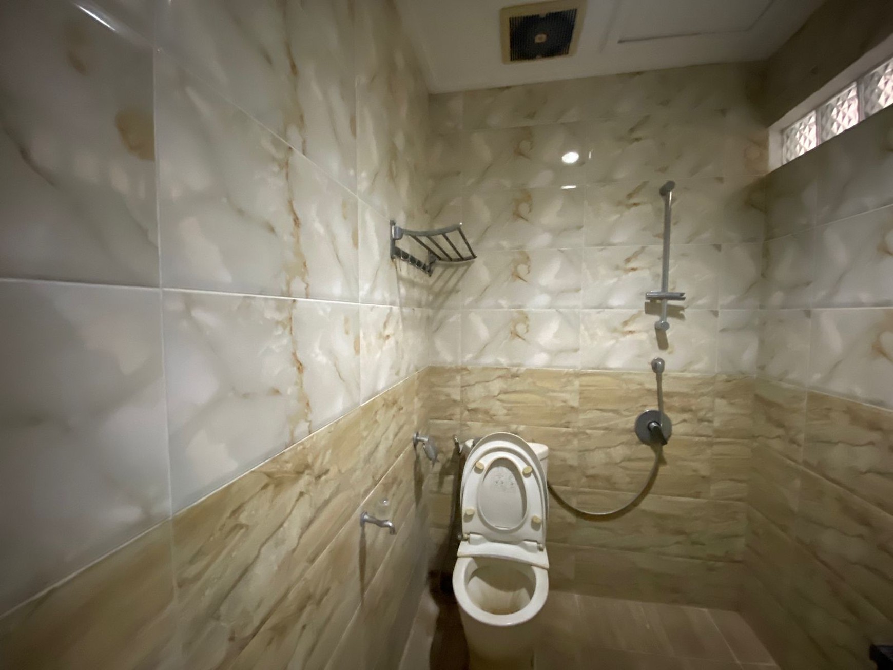 RUMAH 2 LANTAI DEPAN TAMAN DI CLUSTER PREMIUM CIBUBUR COUNTRY