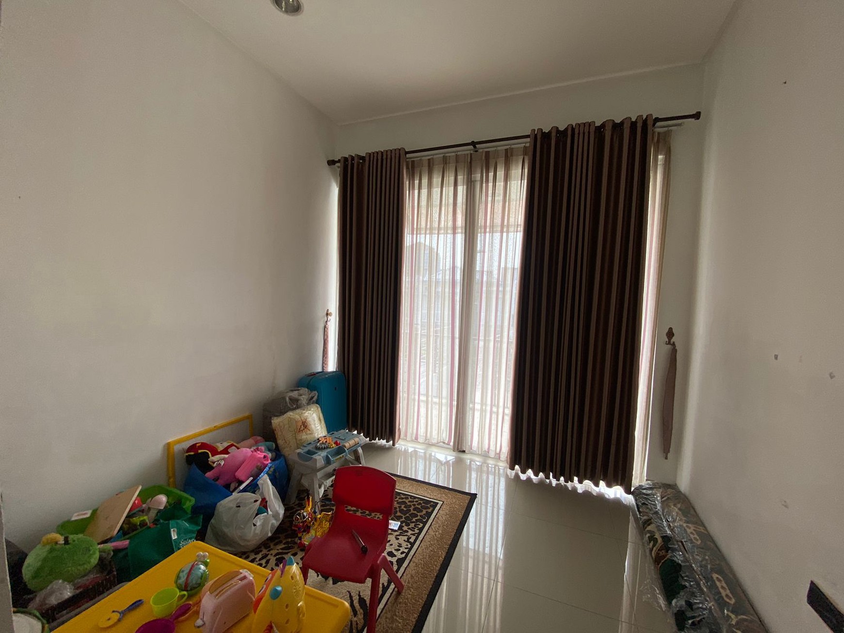 RUMAH 2 LANTAI DEPAN TAMAN DI CLUSTER PREMIUM CIBUBUR COUNTRY