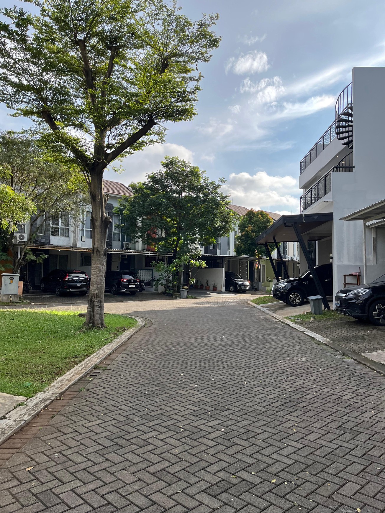 Rumah Bagus Di Ayna Residence Graha Raya Bintaro Tangerang Selatan