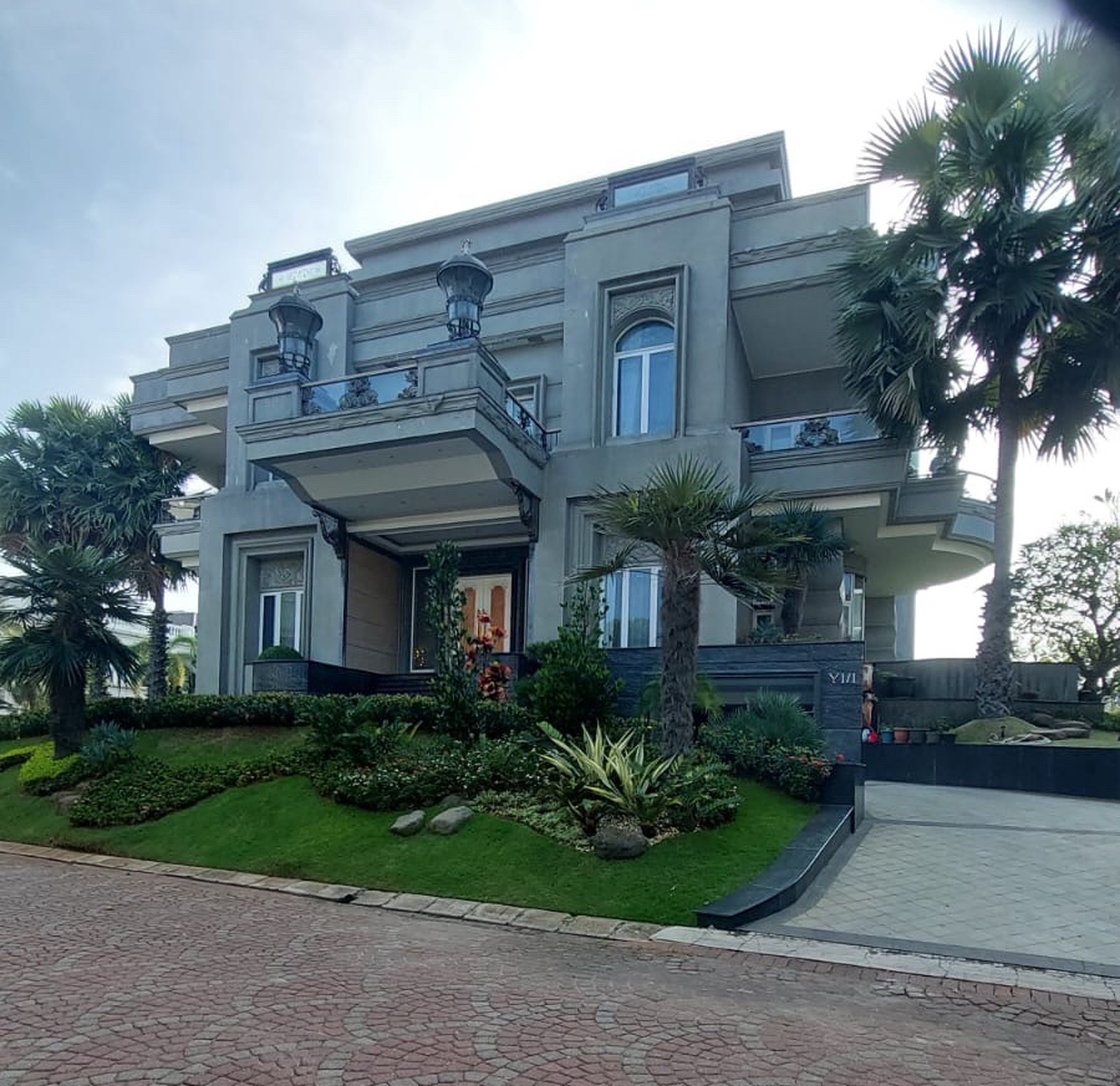 Rumah Istimewa Lotus Palace PIK 1 Pantai Indah Kapuk Jakarta Utara