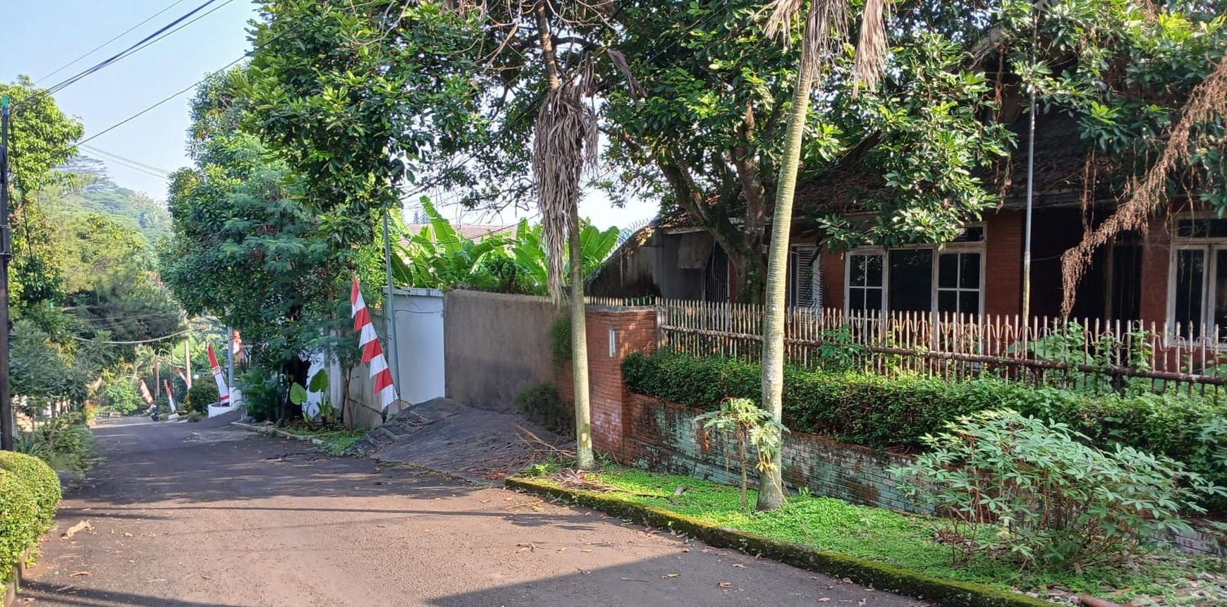 Rumah di Cinere Dijual Murah Hitung Tanah Lokasi Strategis Belakang Living Plaza