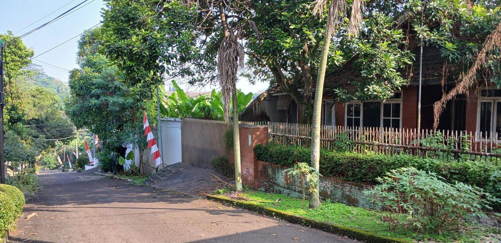 Rumah di Cinere Dijual Murah Hitung Tanah Lokasi Strategis Belakang Living Plaza