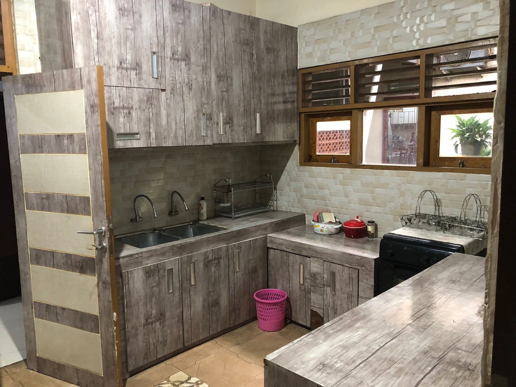 Dijual Rumah & Tanah Luas di Area Komersial Lebak Bulus Raya