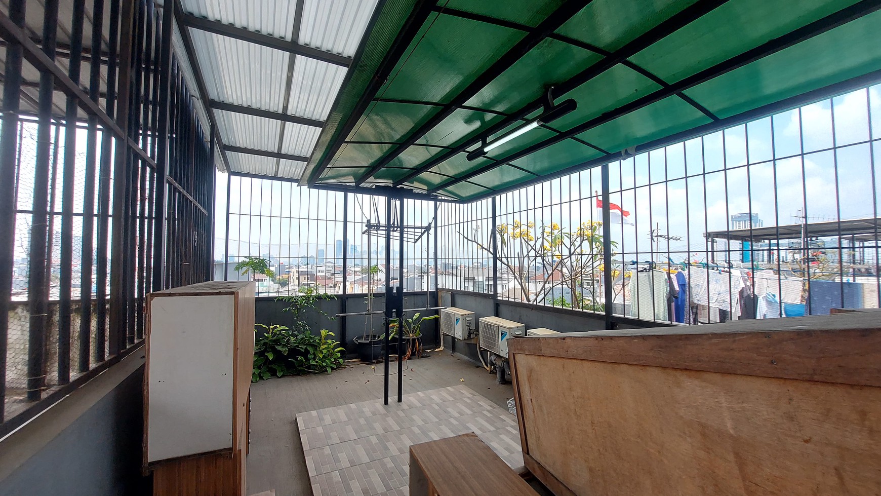 Dijual Ruko 4 Lantai Plus Semi Furnished Bekas Salon & Boutique di Kedoya Jakarta Barat