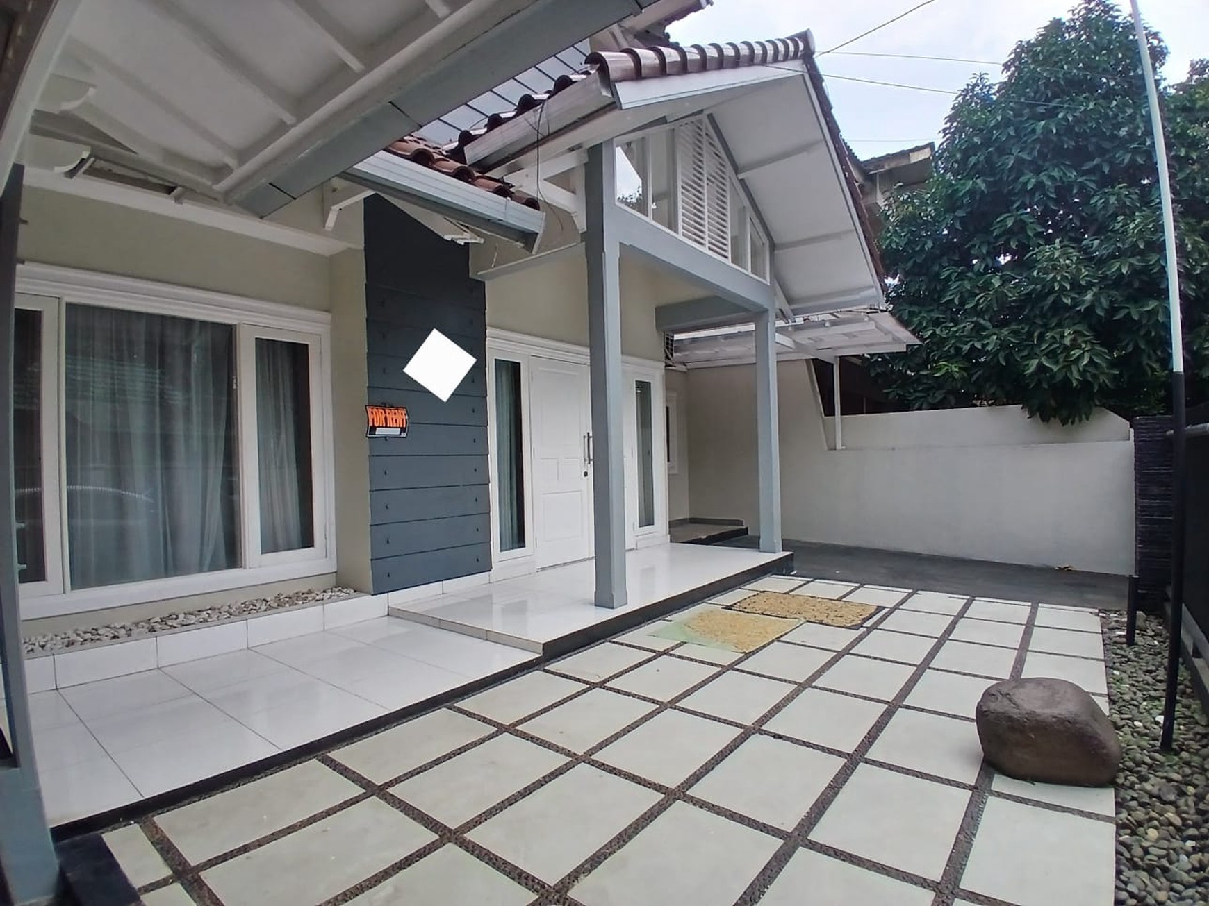 Dijual rumah dengan kolam renang di komplek bona indah lebak bulus