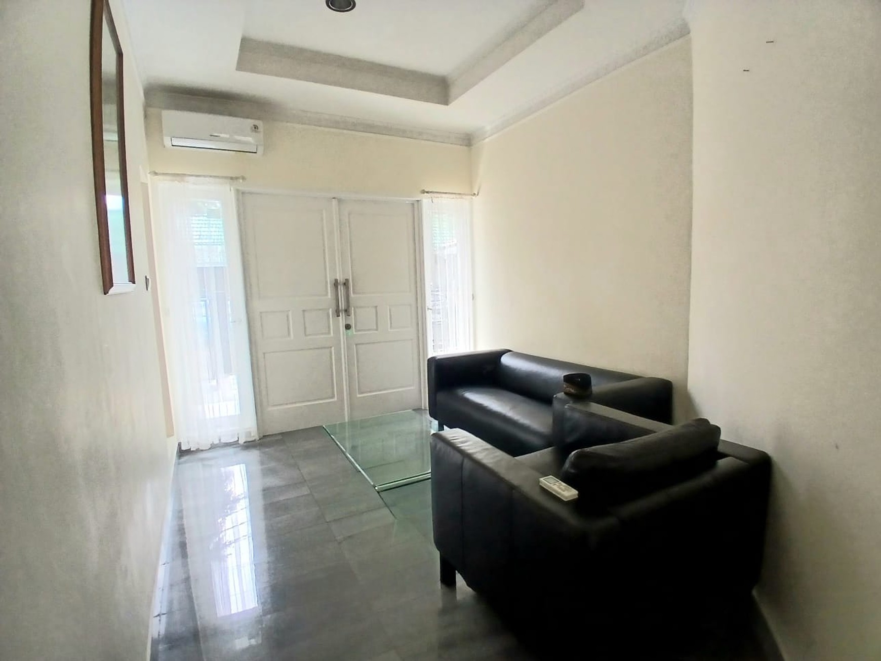Dijual rumah dengan kolam renang di komplek bona indah lebak bulus