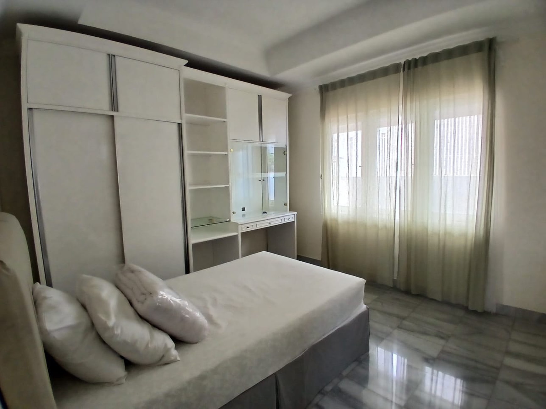 Dijual rumah dengan kolam renang di komplek bona indah lebak bulus