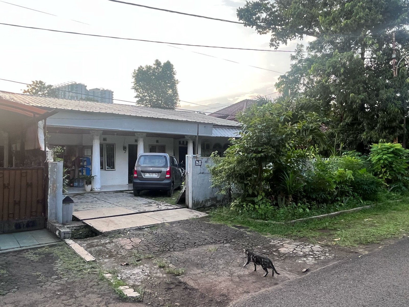 Rumah Asri Hijau, Udara Sejuk Segar, Tenang, Tidak berisik, di Cipayung Jakarta Timur.