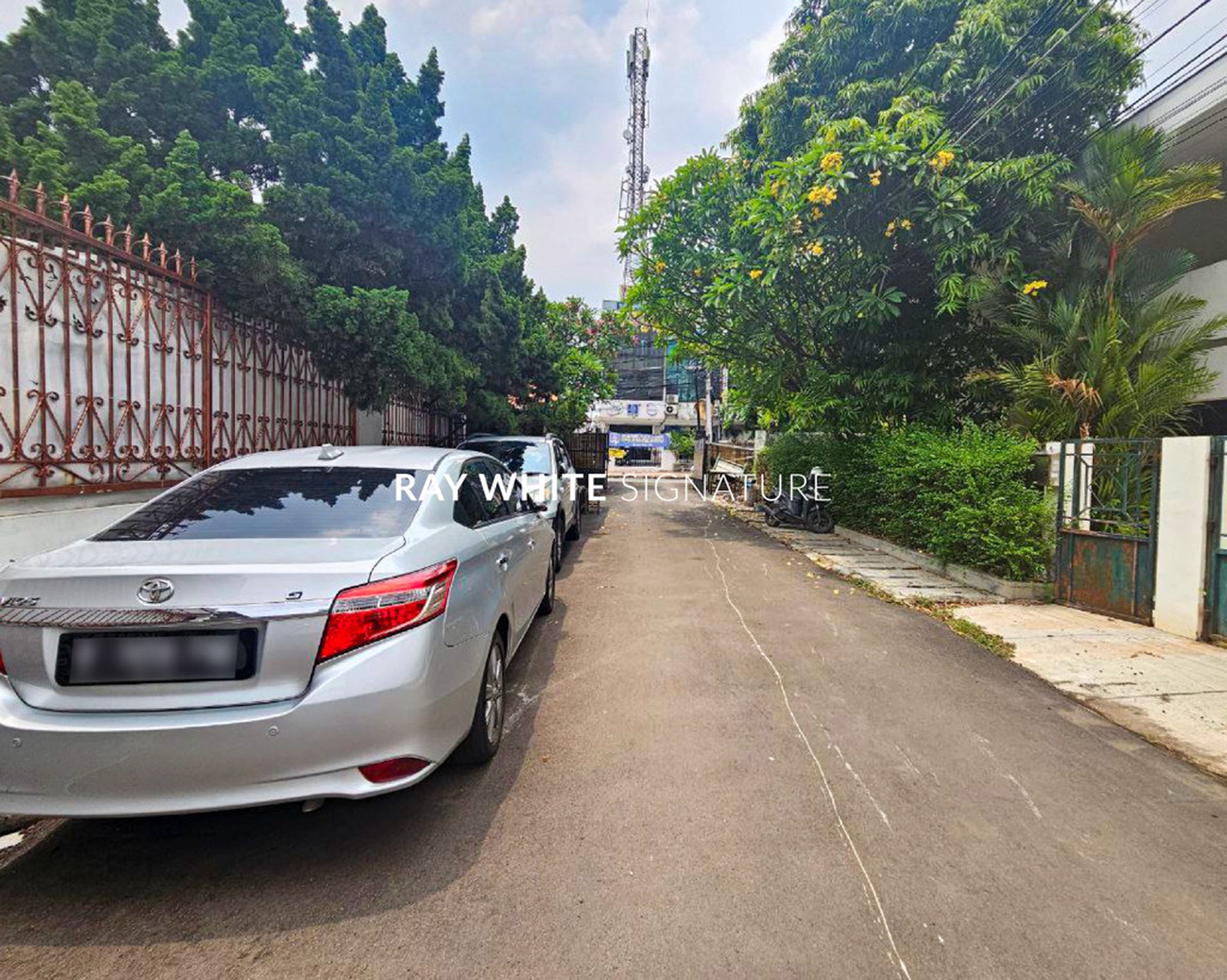 Dijual Rumah Zona Komersil, Jl. Cempaka Putih Tengah