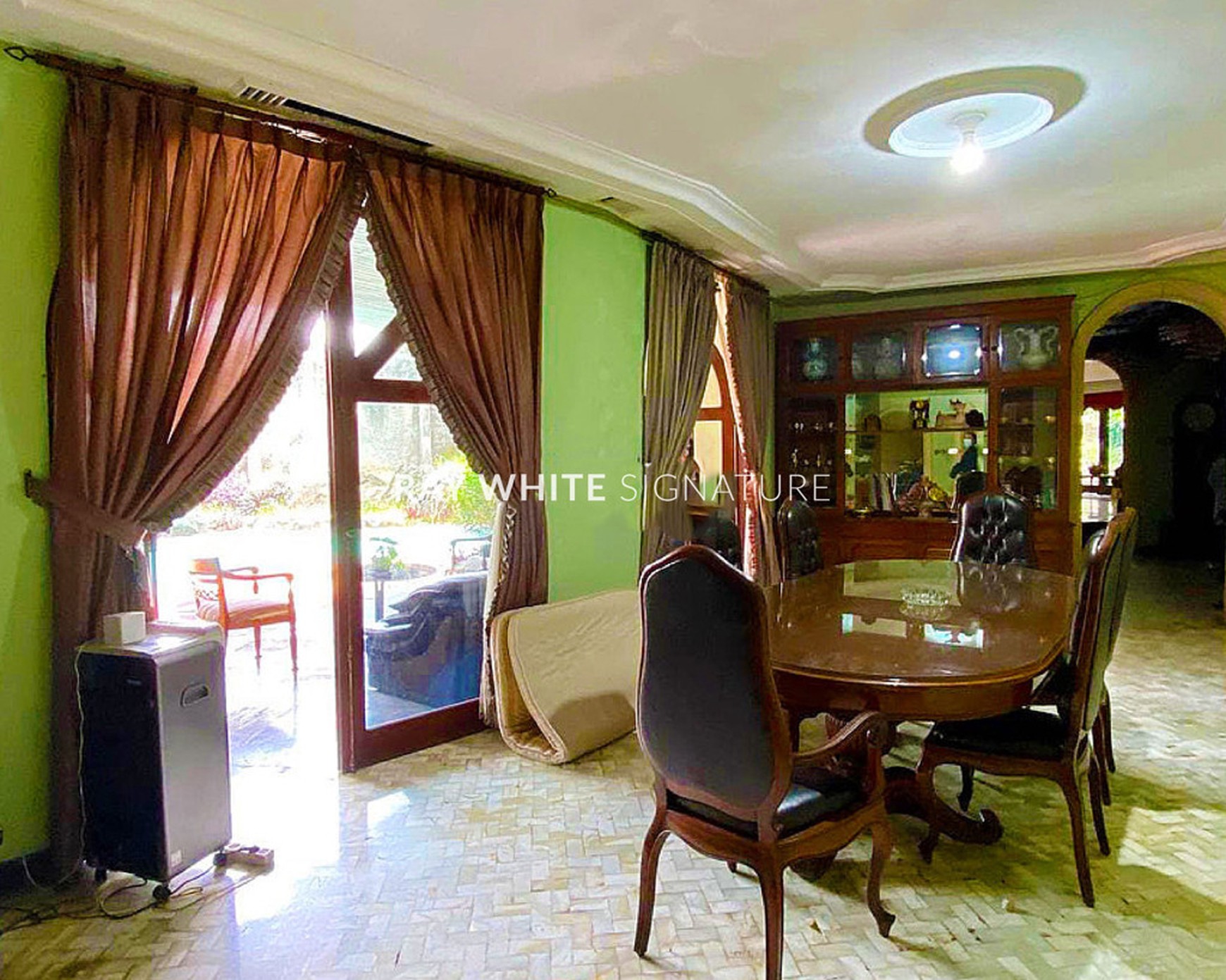 Dijual Zona Komersi yang Tenang dan dapat dijadikan Tempat Tinggal di Jl. Bangka Raya.