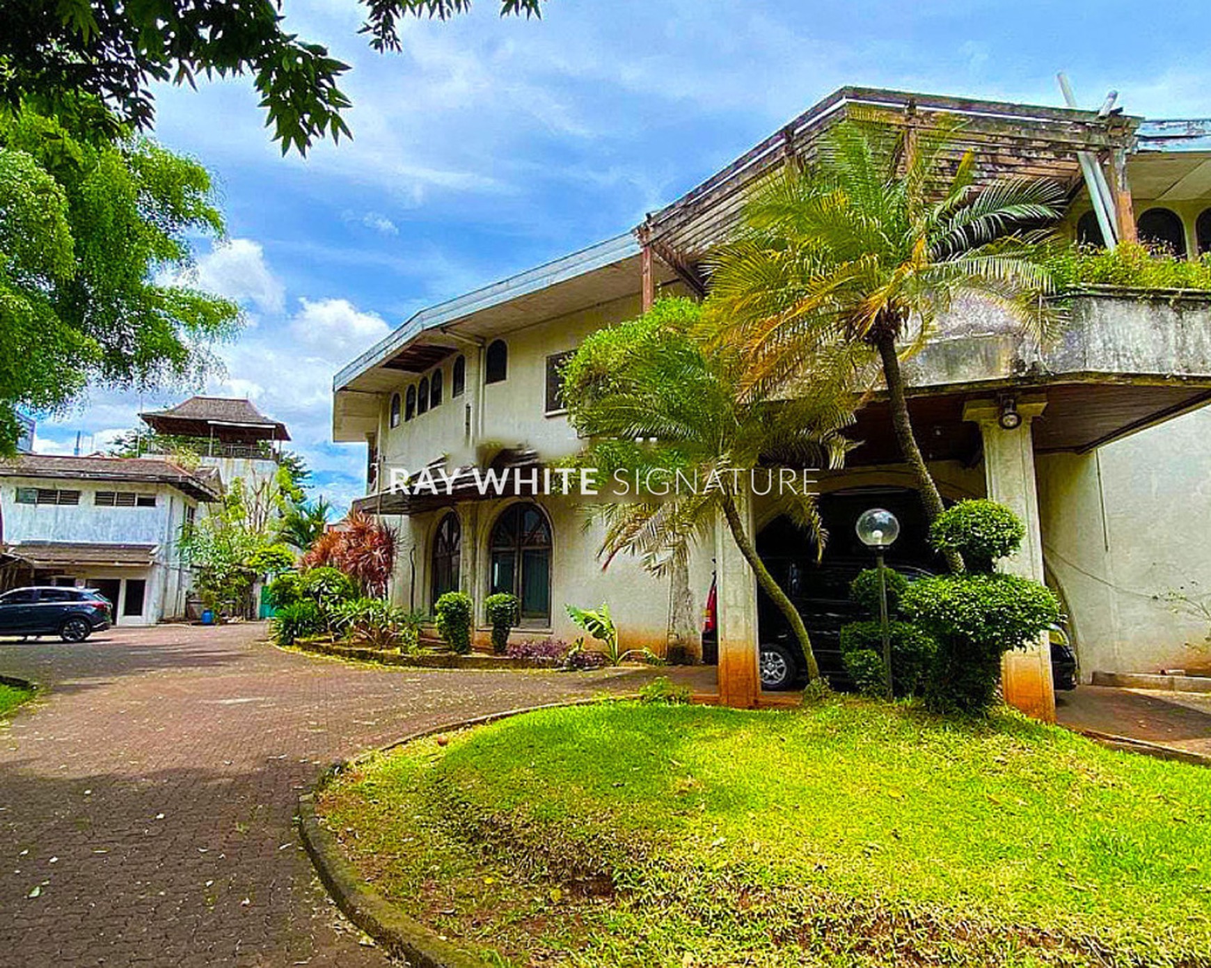 Dijual Zona Komersi yang Tenang dan dapat dijadikan Tempat Tinggal di Jl. Bangka Raya.