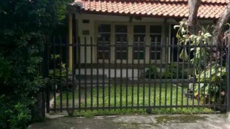 Rumah Besar Siap Huni di Jalan Raya Dewi Sartika yang Sangat Strategis untuk Bisnis