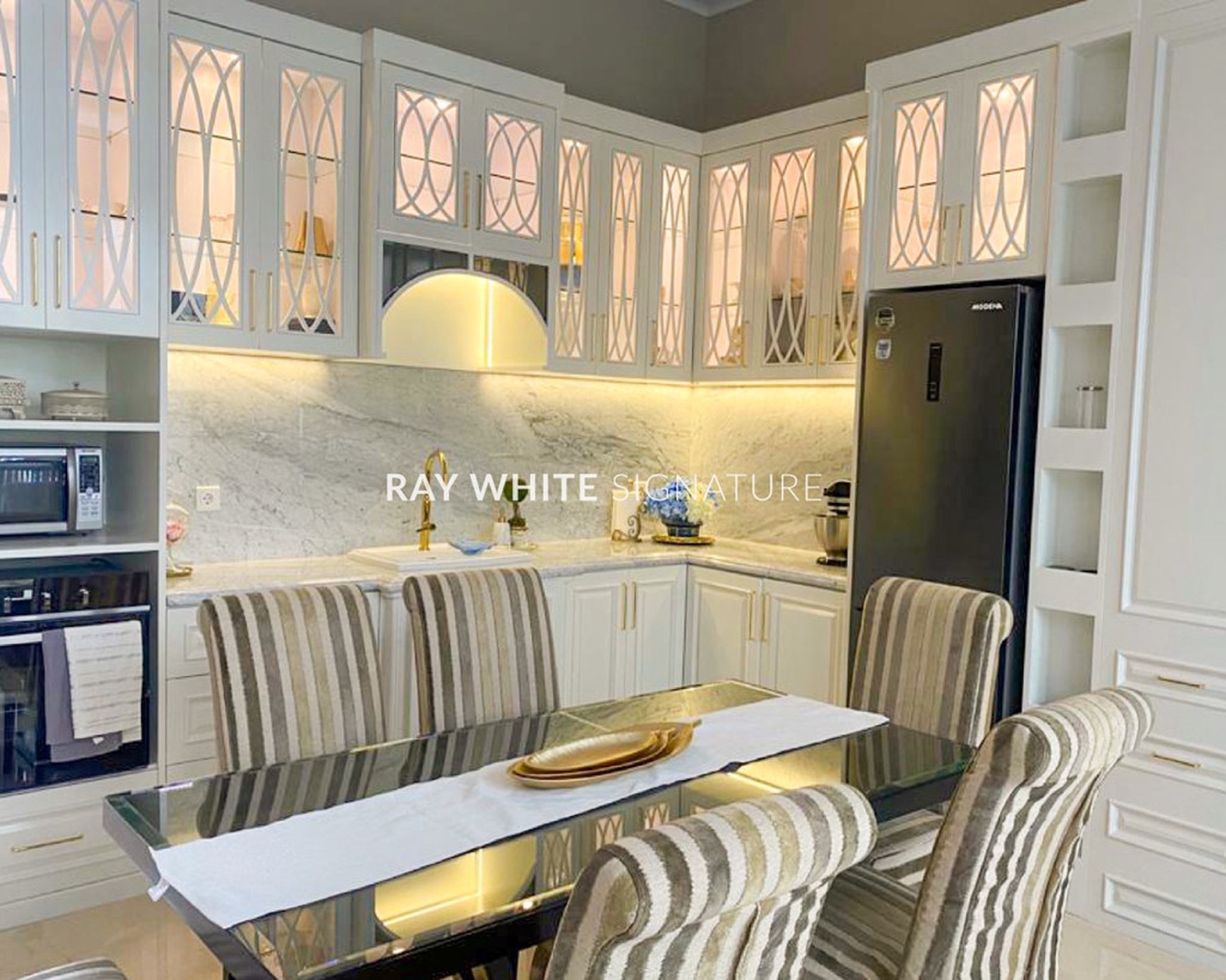 Rumah Mewah di Jl. Panglima Polim X Lokasi Elite Area Tenang