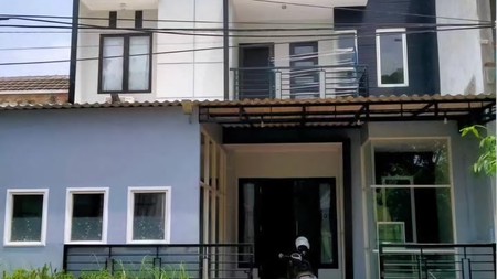 Dijual rumah strategis Surabaya Timur, 2 lantai, SHM, semi furnish. Dekat Merr, kampus UPN, UINSA, dan Poltek Pelayaran.