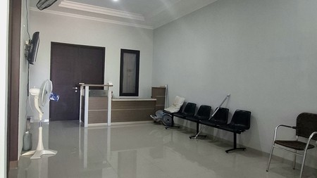 Dijual rumah strategis Surabaya Timur, 2 lantai, SHM, semi furnish. Dekat Merr, kampus UPN, UINSA, dan Poltek Pelayaran.