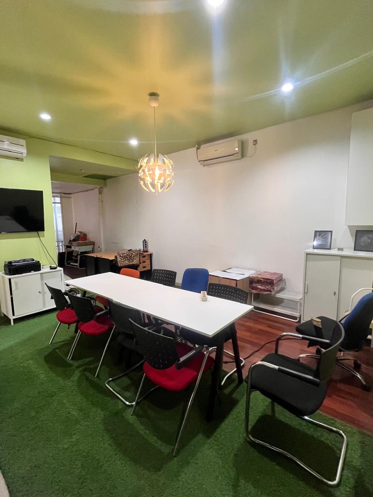 Rumah Kantor Luas dengan LT 375 LB 416 Semi Furnished 