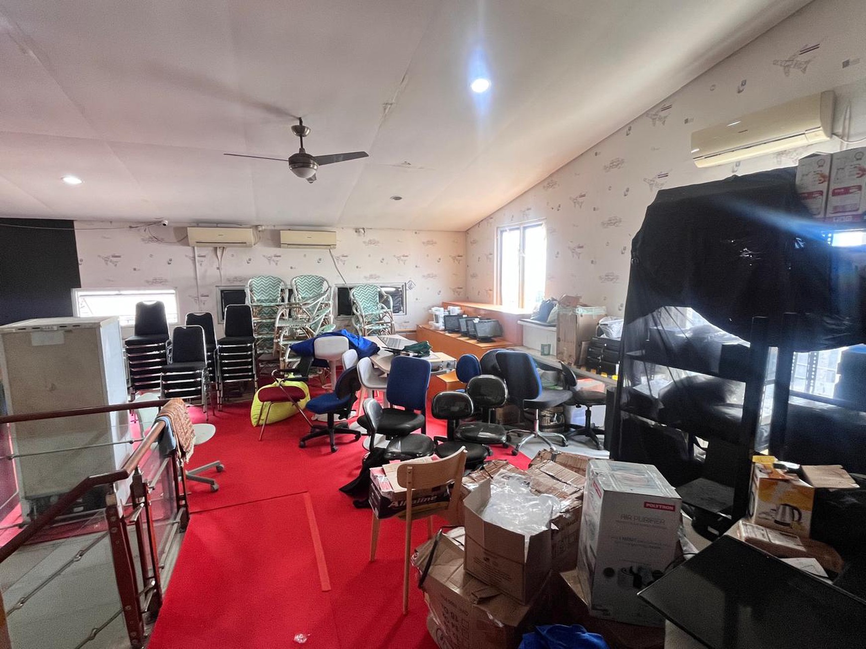 Rumah Kantor Luas dengan LT 375 LB 416 Semi Furnished 