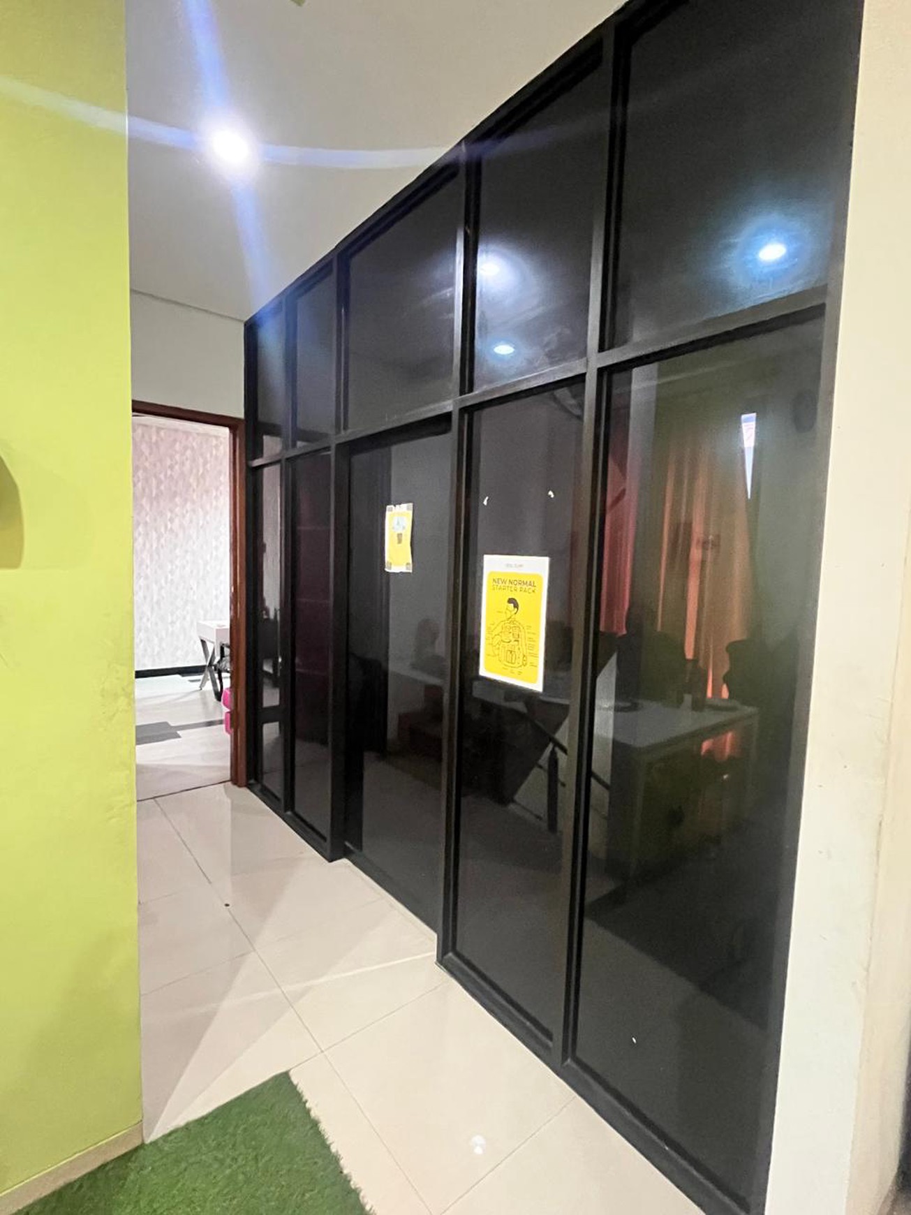 Rumah Kantor Luas dengan LT 375 LB 416 Semi Furnished 