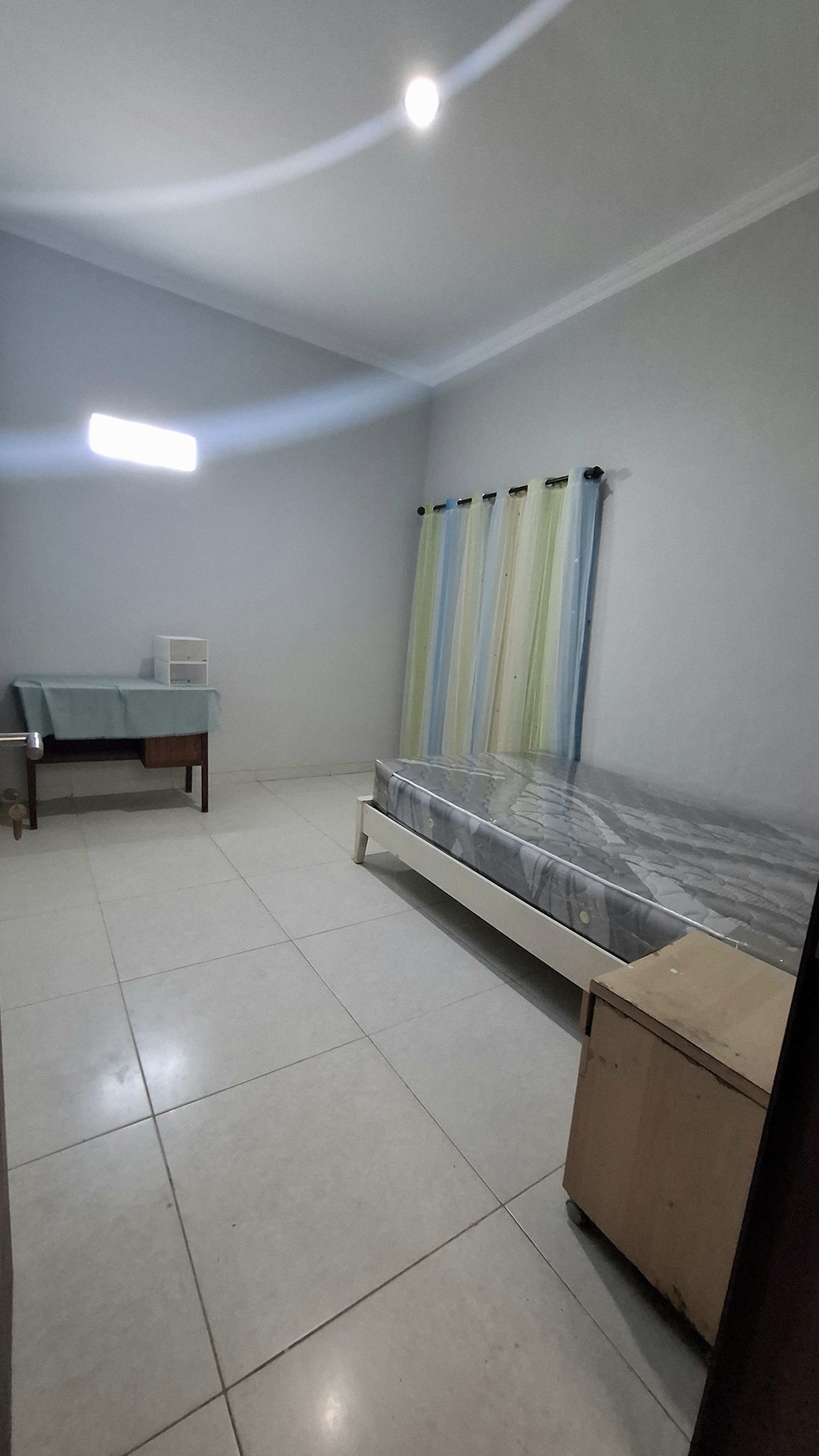 Rumah siap huni 2 lantai di Surabaya Timur. Dekat fasilitas umum, keamanan one gate system, cocok untuk usaha atau hunian.