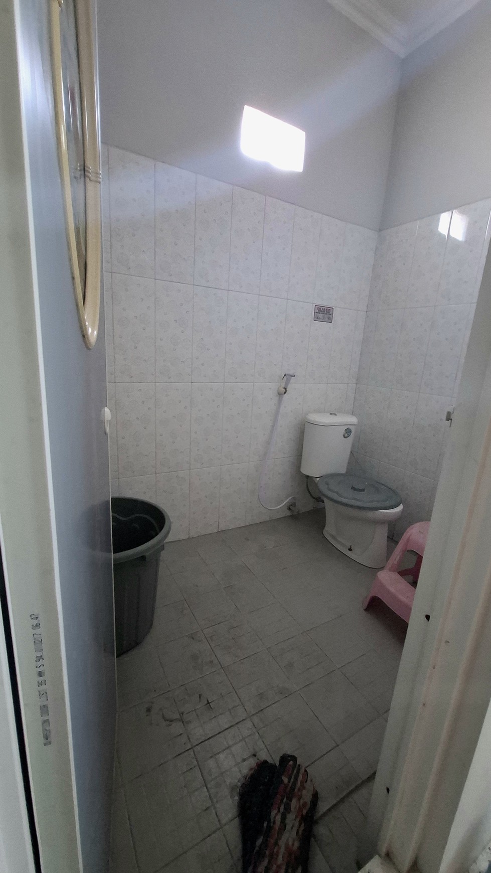 Rumah siap huni 2 lantai di Surabaya Timur. Dekat fasilitas umum, keamanan one gate system, cocok untuk usaha atau hunian.