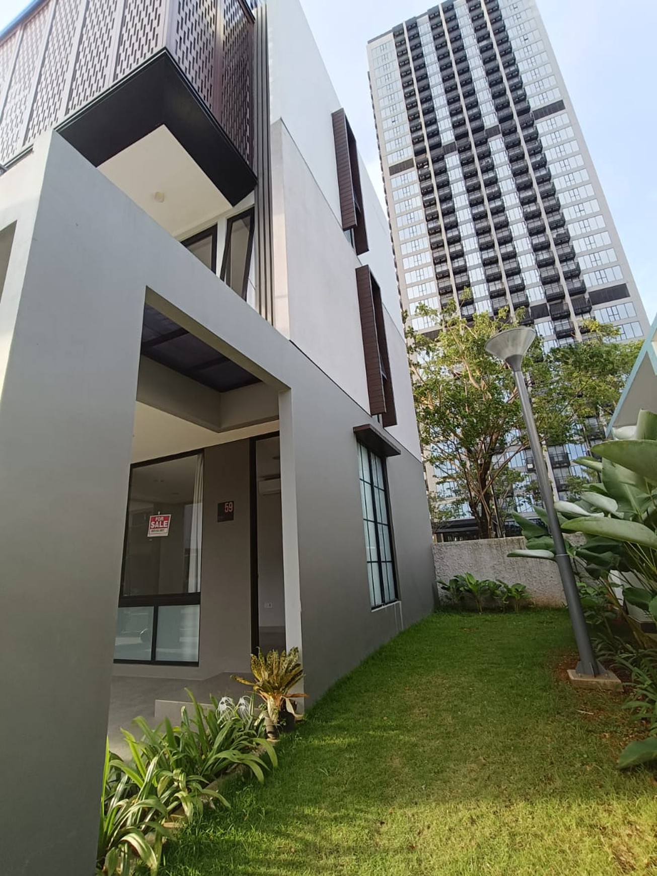 Rumah Bagus Di Botani Hills, Kawasan Fatmawati Center, TB Simatupang