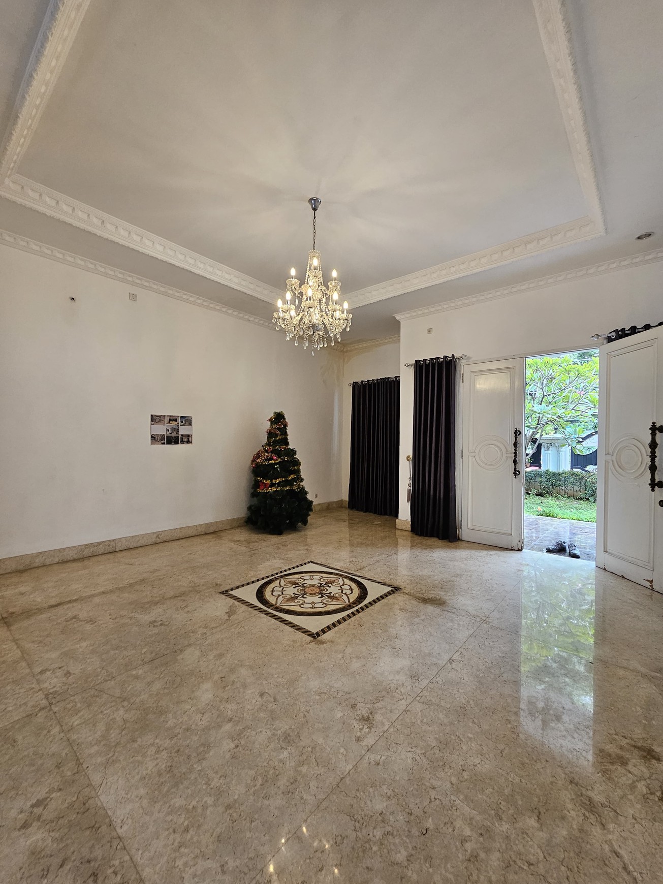 Rumah Besar Cantik indah di Lingkungan Asri indah Tebet Jakarta Selatan