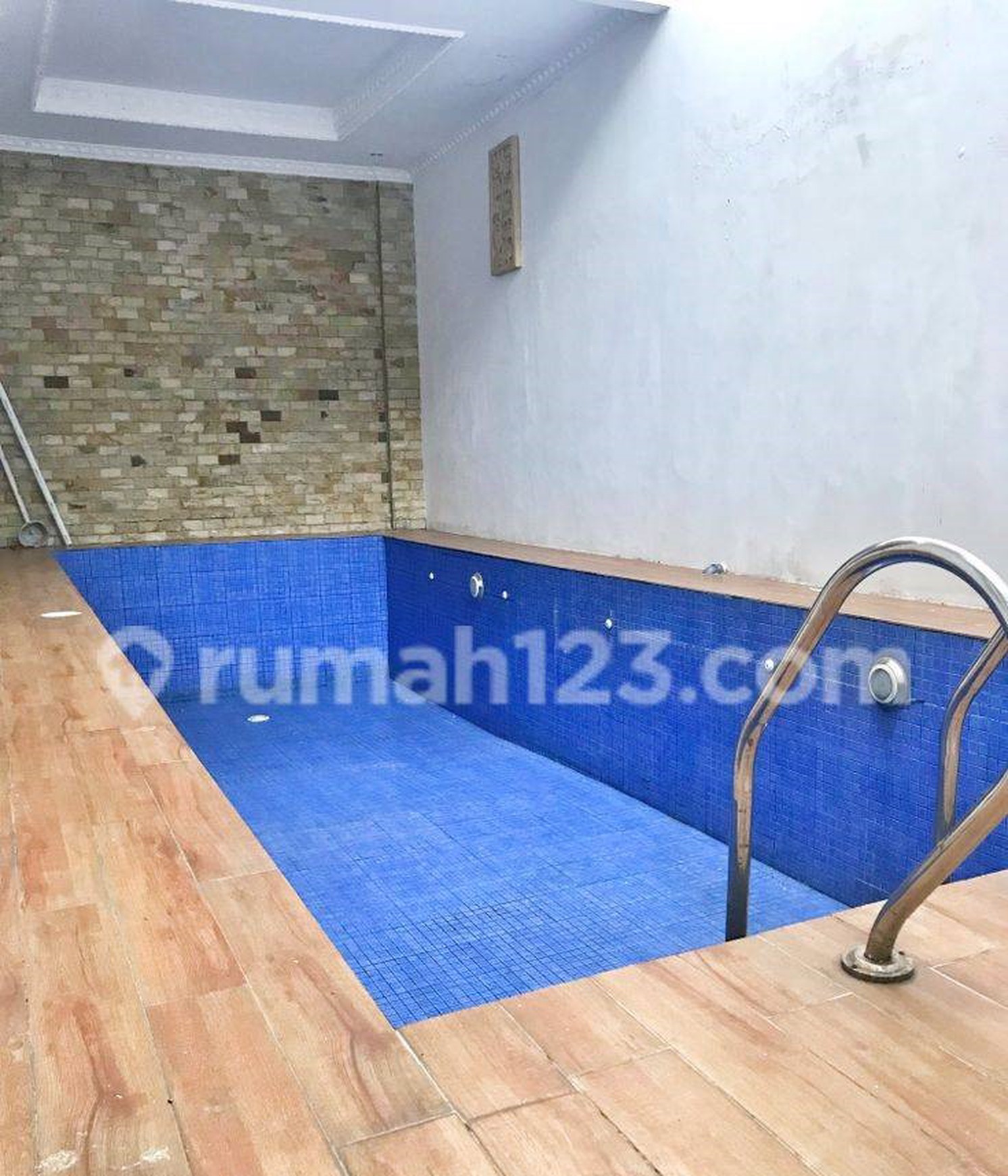 Rumah Besar Cantik indah di Lingkungan Asri indah Tebet Jakarta Selatan