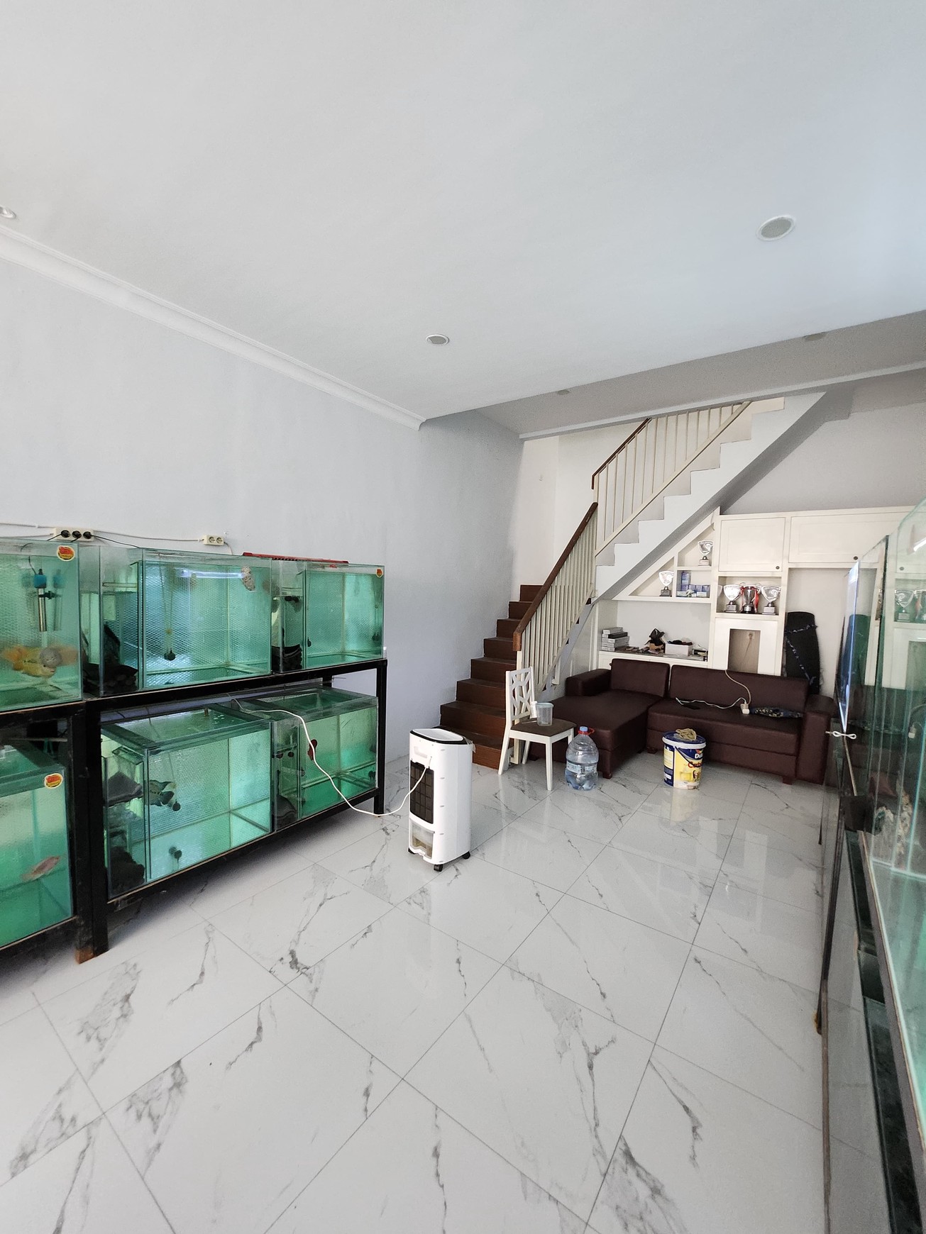 Murah 1 M-an Dijual Rumah Taman Wisata Regency - Modern One Gate Sistem  Dekat Greenlake Citraland, Wisata.bukit Mas, Raya Wiyung, Pakuwon Mall Surabaya