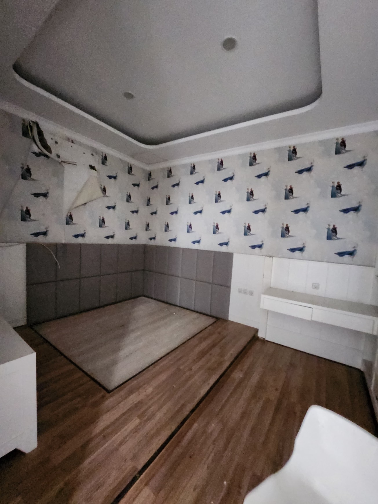 Murah 1 M-an Dijual Rumah Taman Wisata Regency - Modern One Gate Sistem  Dekat Greenlake Citraland, Wisata.bukit Mas, Raya Wiyung, Pakuwon Mall Surabaya