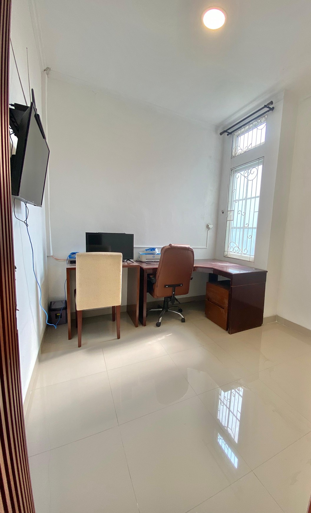 Rumah Siap Huni 2,5 Lantai di Cluster Brighton Millennium City, Parung 