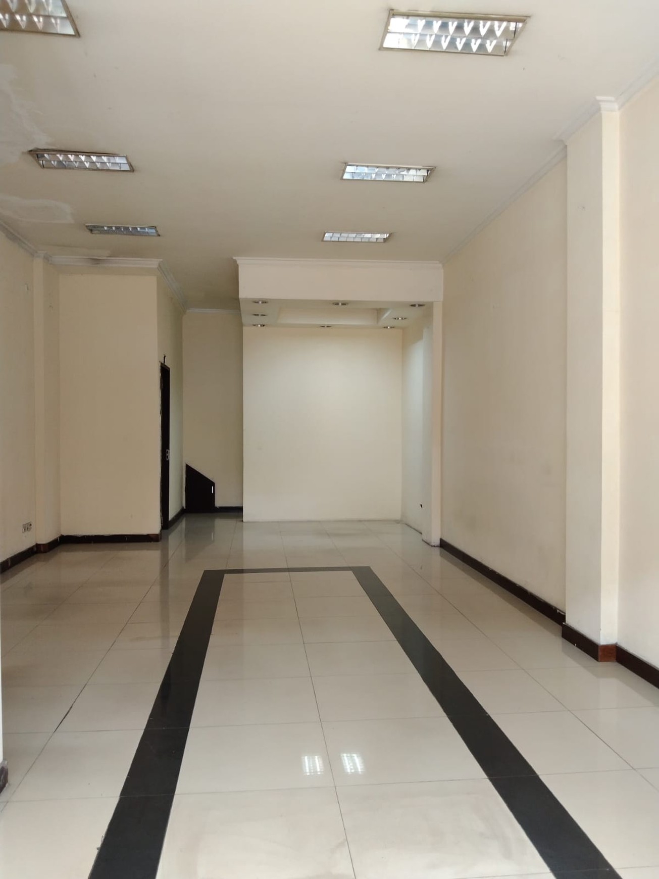 Disewa Ruko Komersil 3 Lantai Di Kebayoran Lama, Jakarta Selatan