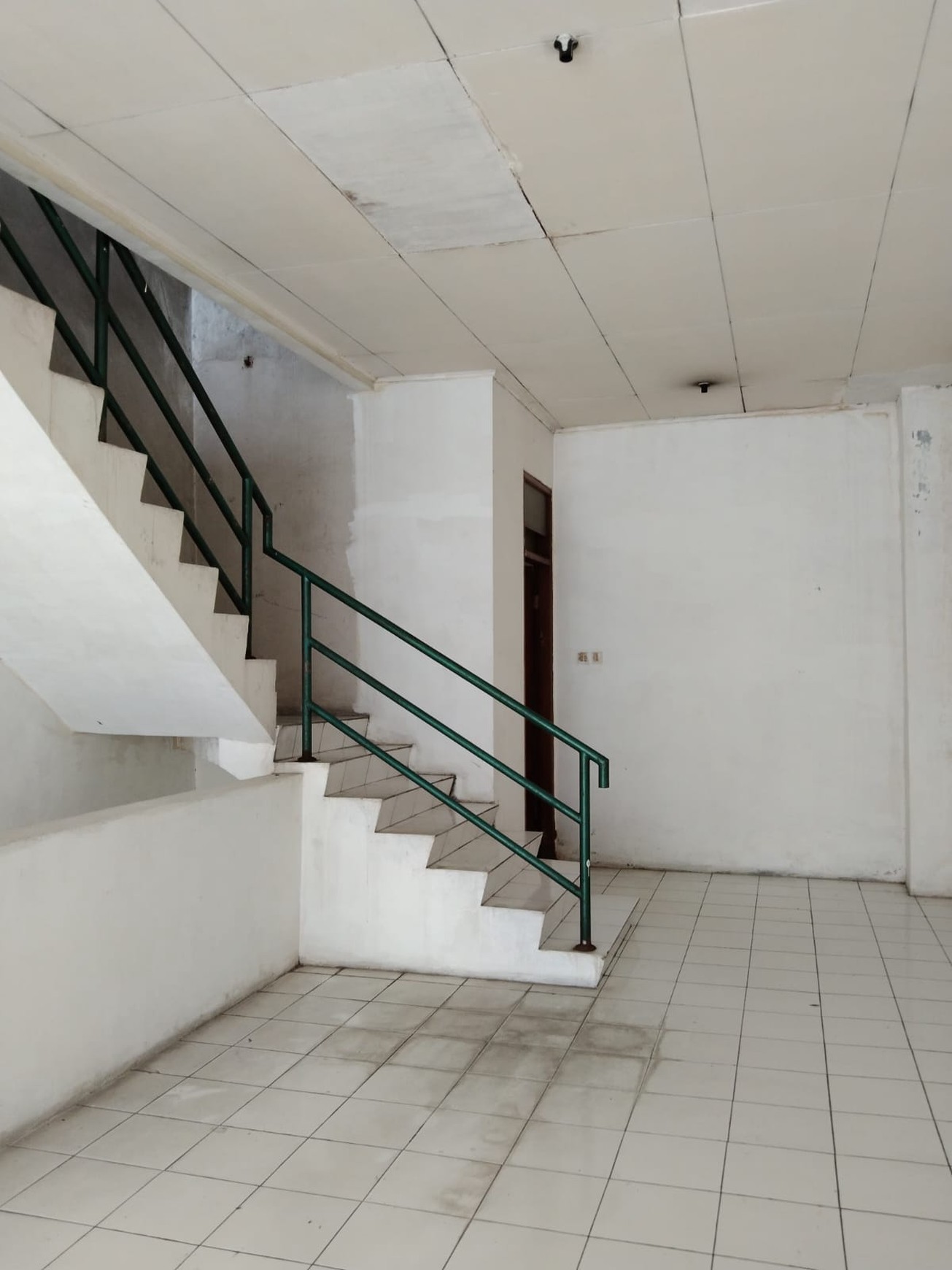 Disewa Ruko Komersil 3 Lantai Di Kebayoran Lama, Jakarta Selatan