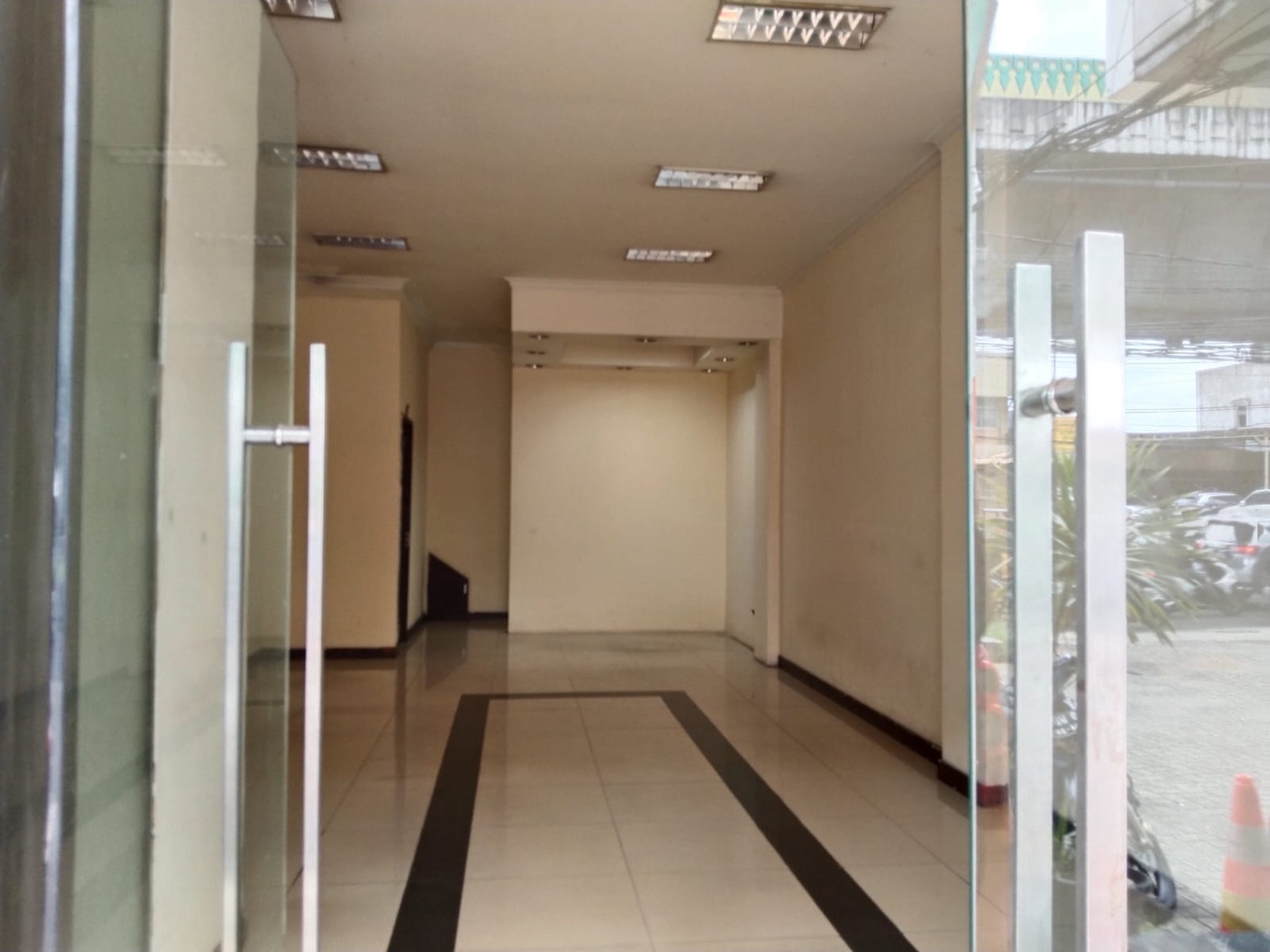 Disewa Ruko Komersil 3 Lantai Di Kebayoran Lama, Jakarta Selatan