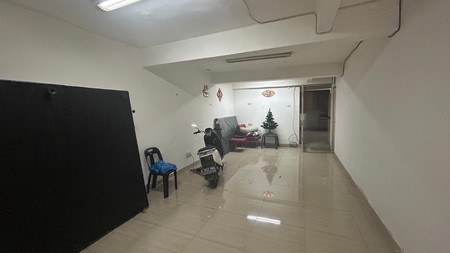 Dijual Rumah 2 Lantai perlu Renovasi di Green Garden Jakarta Barat