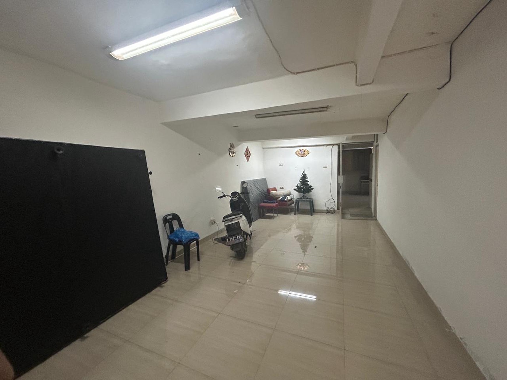 Dijual Rumah 2 Lantai perlu Renovasi di Green Garden Jakarta Barat