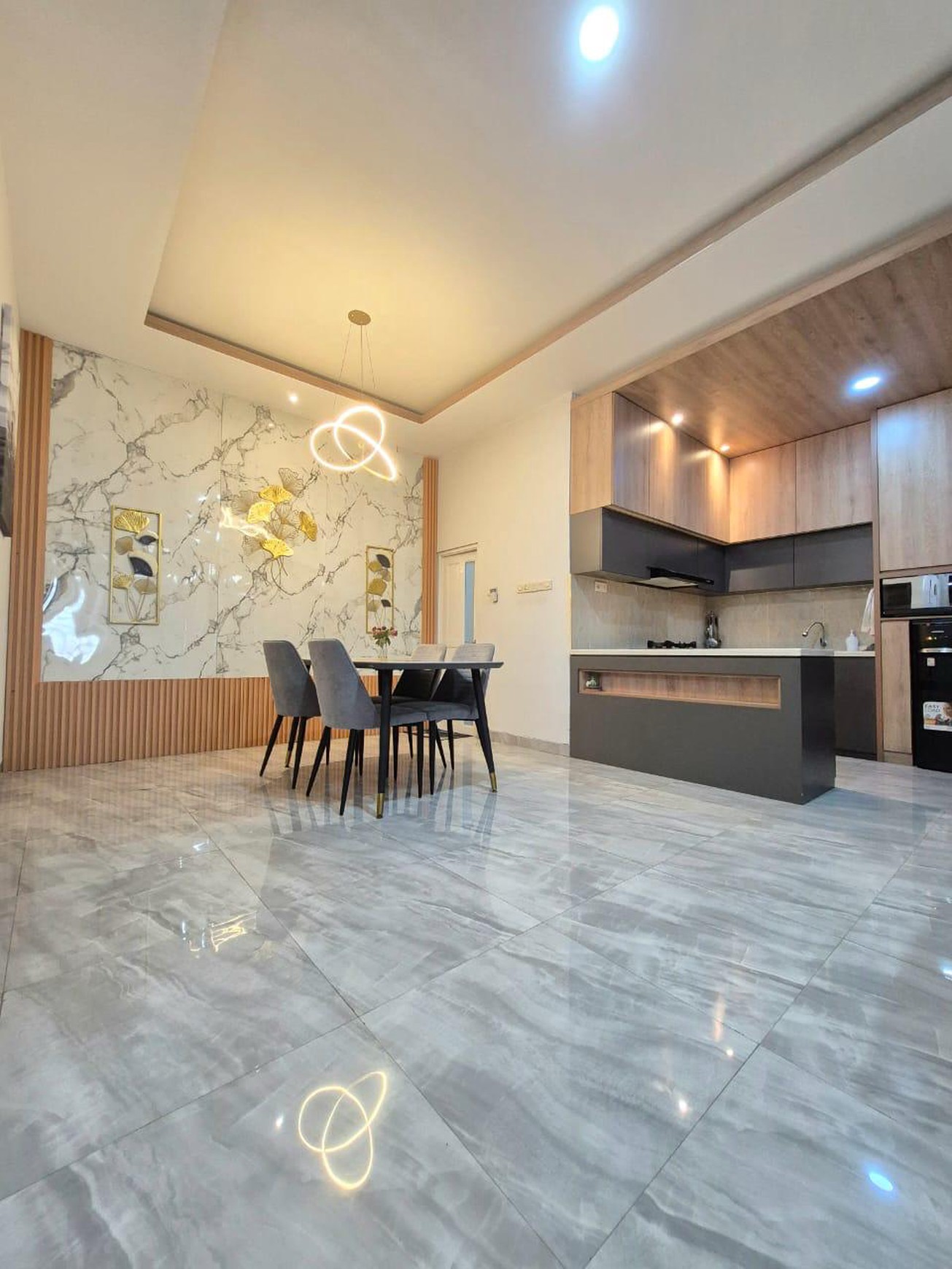 Hot Sale!! Rumah Cantik dengan KT 3 KM 2 sudah SHM