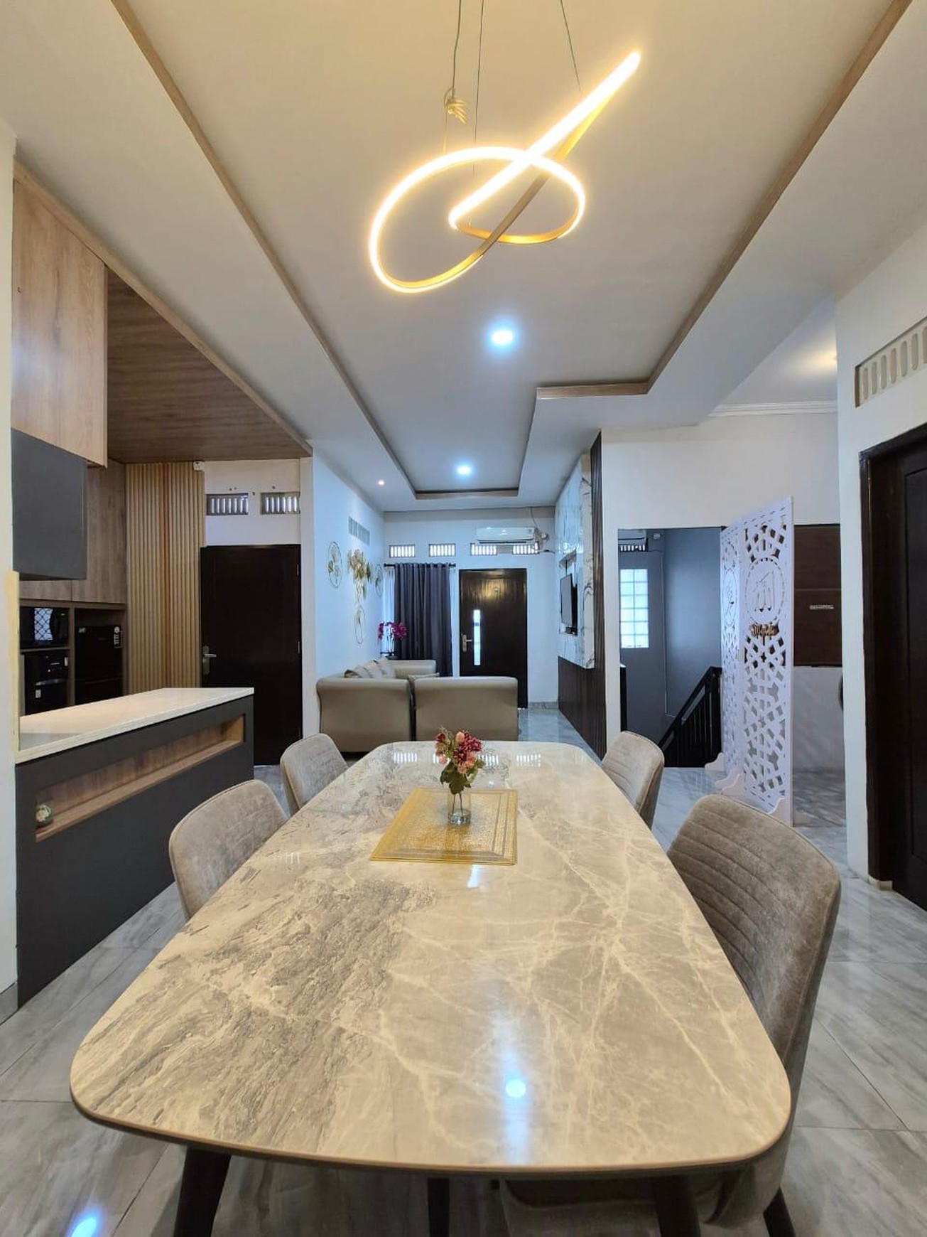 Hot Sale!! Rumah Cantik dengan KT 3 KM 2 sudah SHM