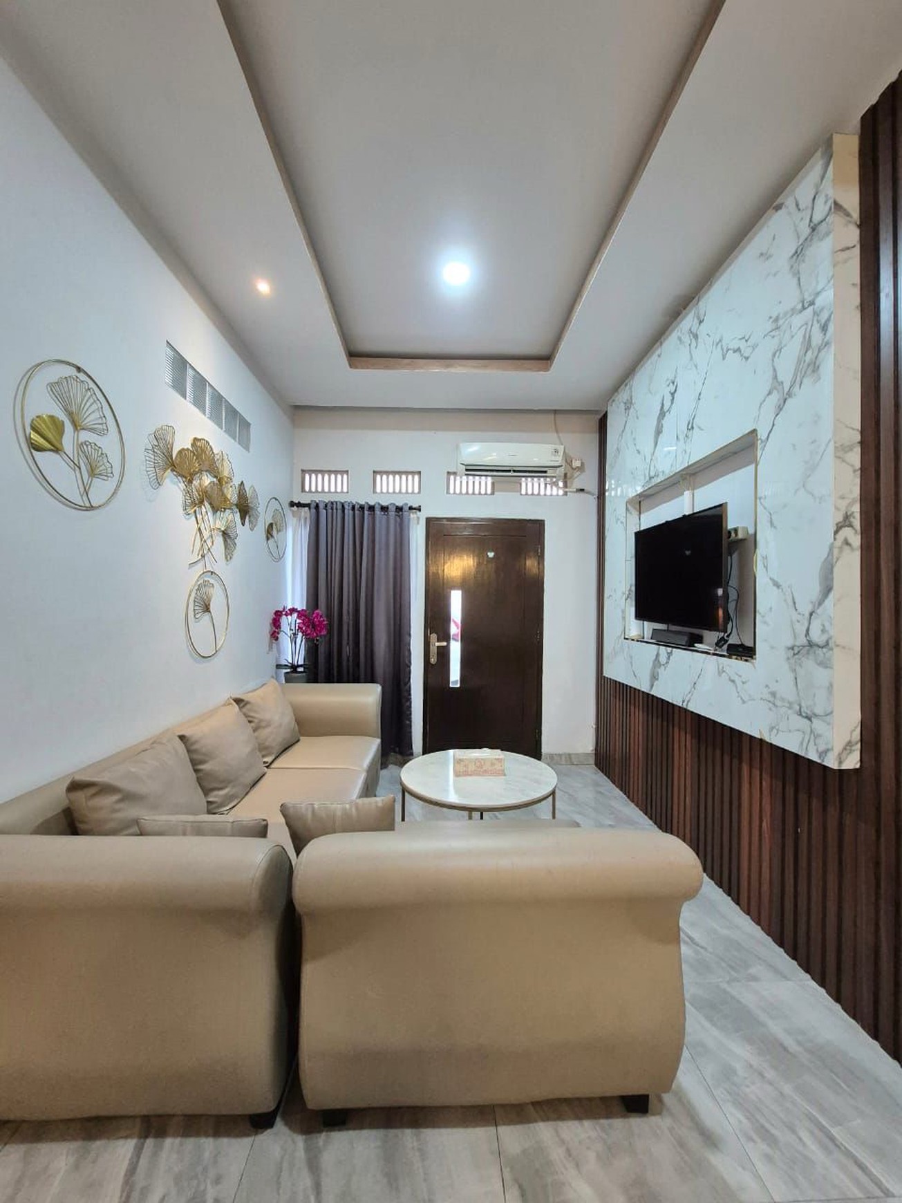 Hot Sale!! Rumah Cantik dengan KT 3 KM 2 sudah SHM