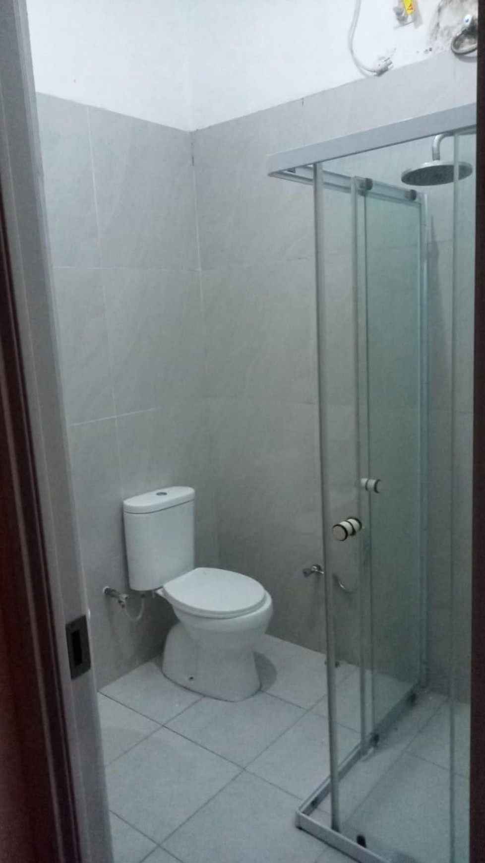 Hot Sale!! Rumah 3 Lantai Siap Huni dengan Hunian Nyaman dan Asri @Cisoka